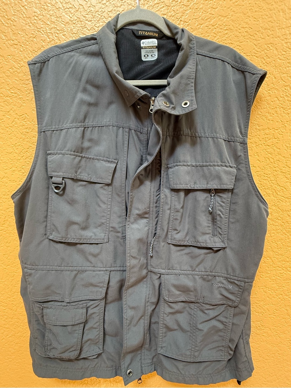 Columbia Titanium Utility Vest in Charcoal Gray - XL - Omni Dry